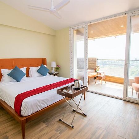Octave Rococco Morjim Hotel Pernem Bagian luar foto