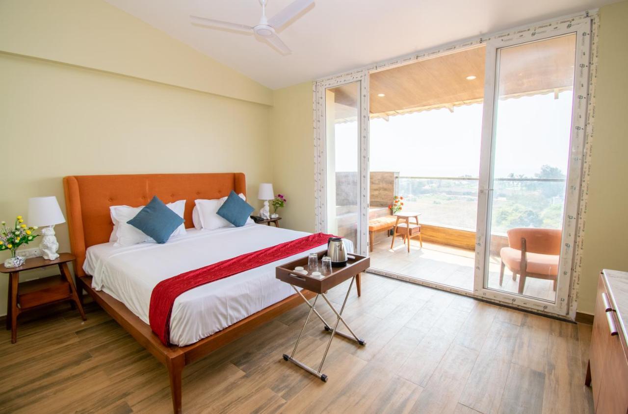Octave Rococco Morjim Hotel Pernem Bagian luar foto