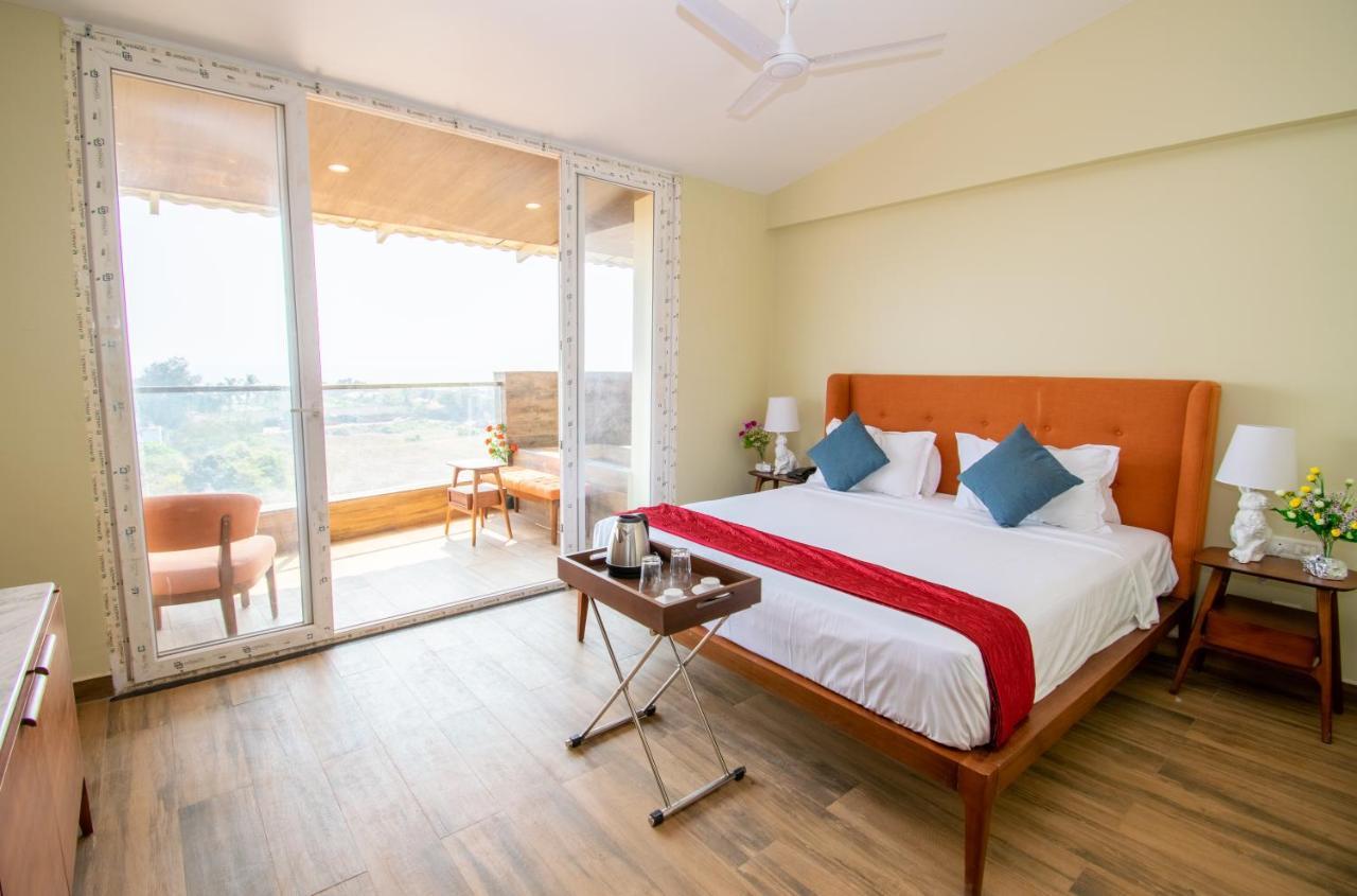 Octave Rococco Morjim Hotel Pernem Bagian luar foto
