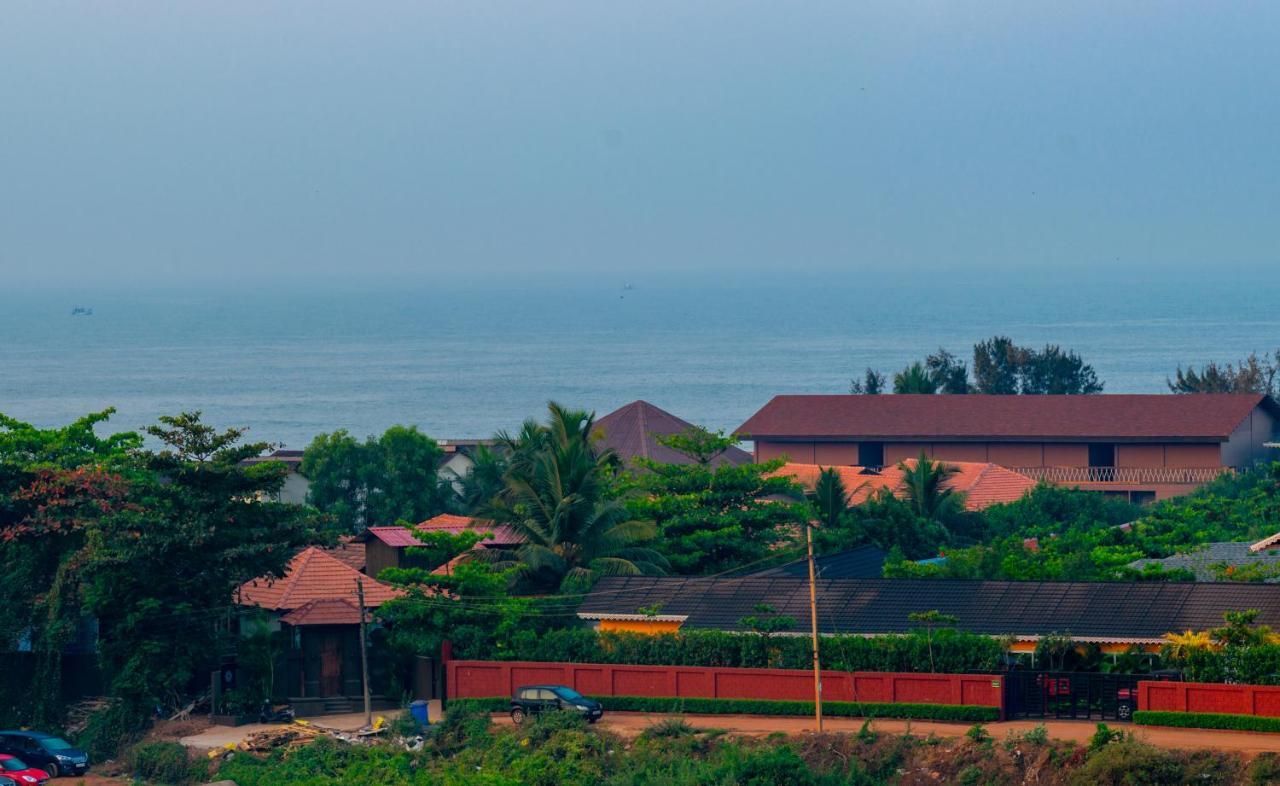 Octave Rococco Morjim Hotel Pernem Bagian luar foto