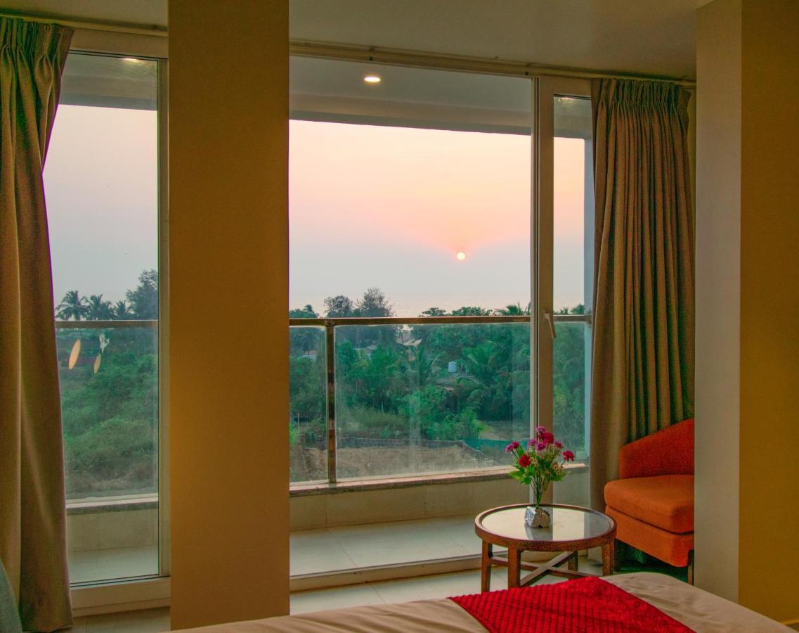 Octave Rococco Morjim Hotel Pernem Bagian luar foto