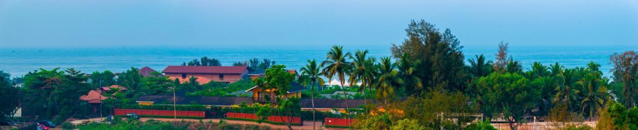 Octave Rococco Morjim Hotel Pernem Bagian luar foto