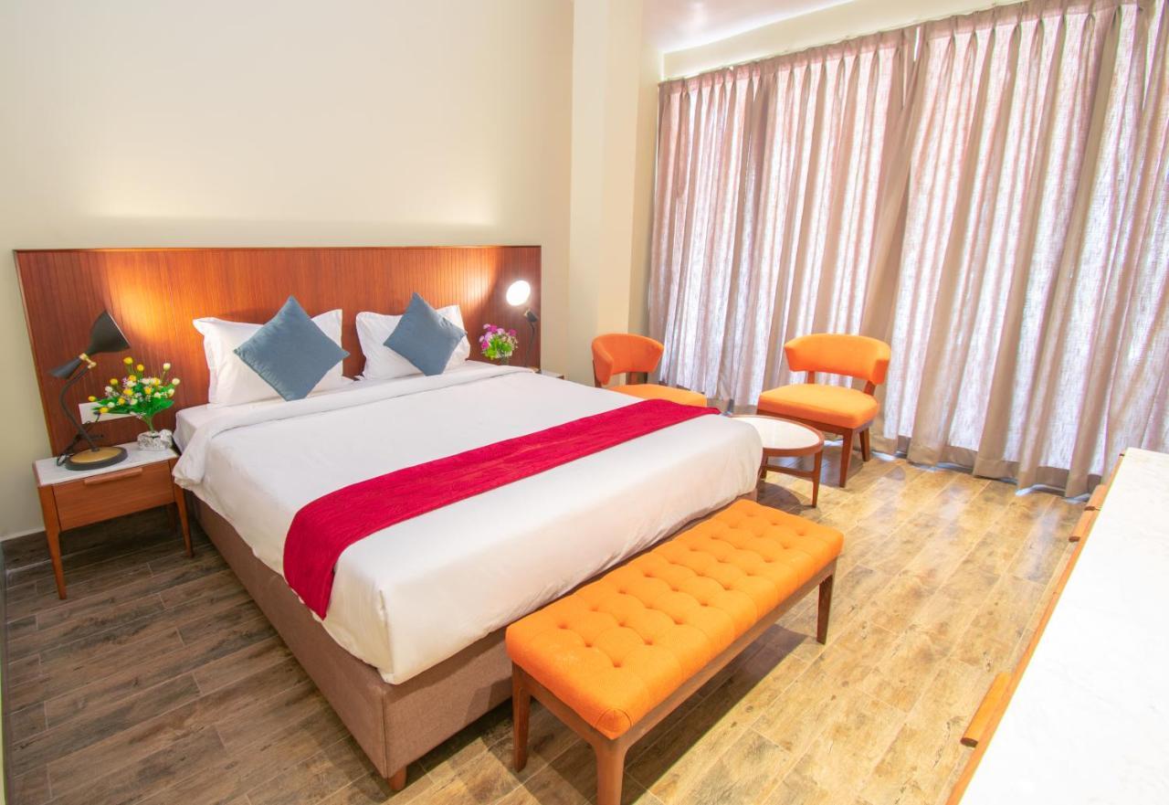 Octave Rococco Morjim Hotel Pernem Bagian luar foto