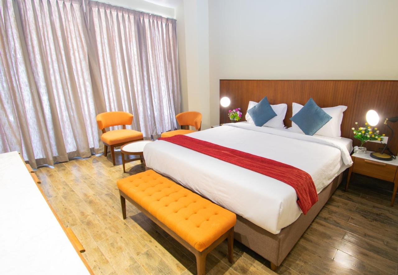 Octave Rococco Morjim Hotel Pernem Bagian luar foto
