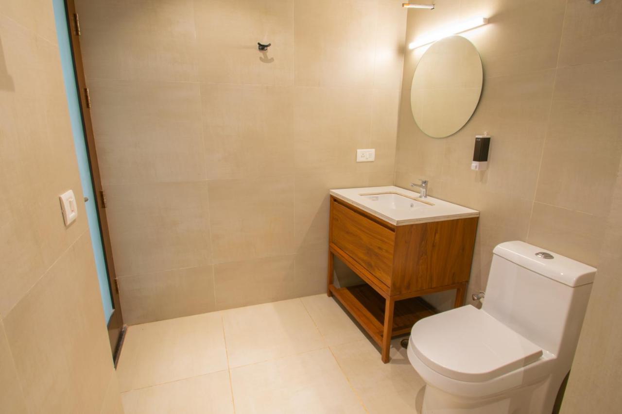 Octave Rococco Morjim Hotel Pernem Bagian luar foto