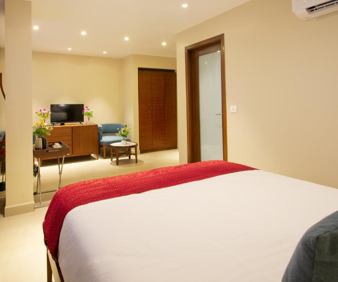 Octave Rococco Morjim Hotel Pernem Bagian luar foto