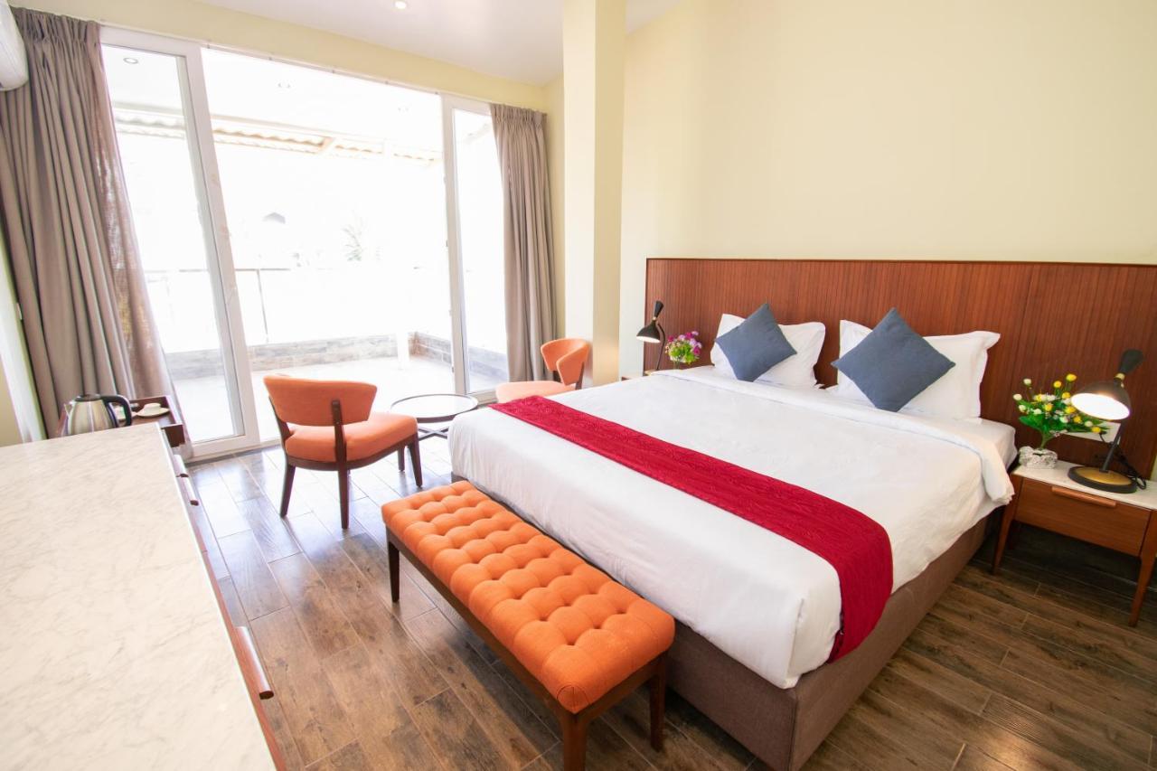 Octave Rococco Morjim Hotel Pernem Bagian luar foto