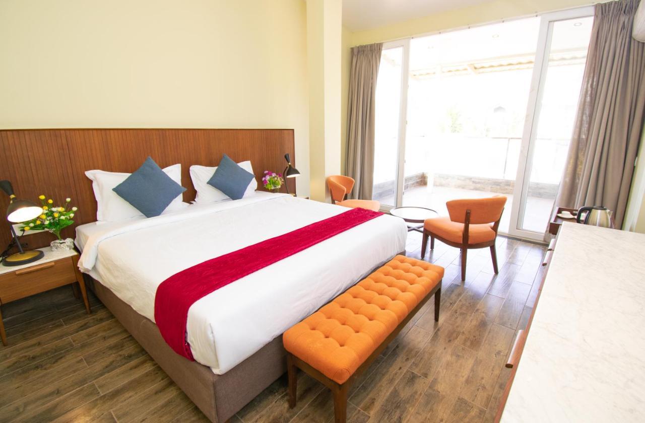 Octave Rococco Morjim Hotel Pernem Bagian luar foto