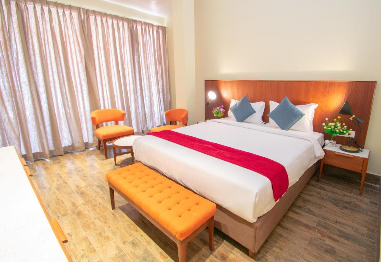 Octave Rococco Morjim Hotel Pernem Bagian luar foto