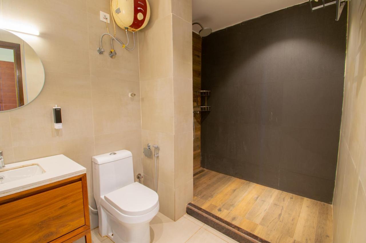 Octave Rococco Morjim Hotel Pernem Bagian luar foto