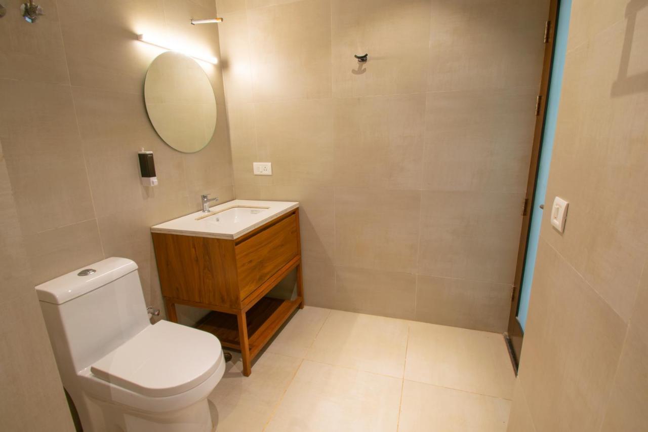 Octave Rococco Morjim Hotel Pernem Bagian luar foto