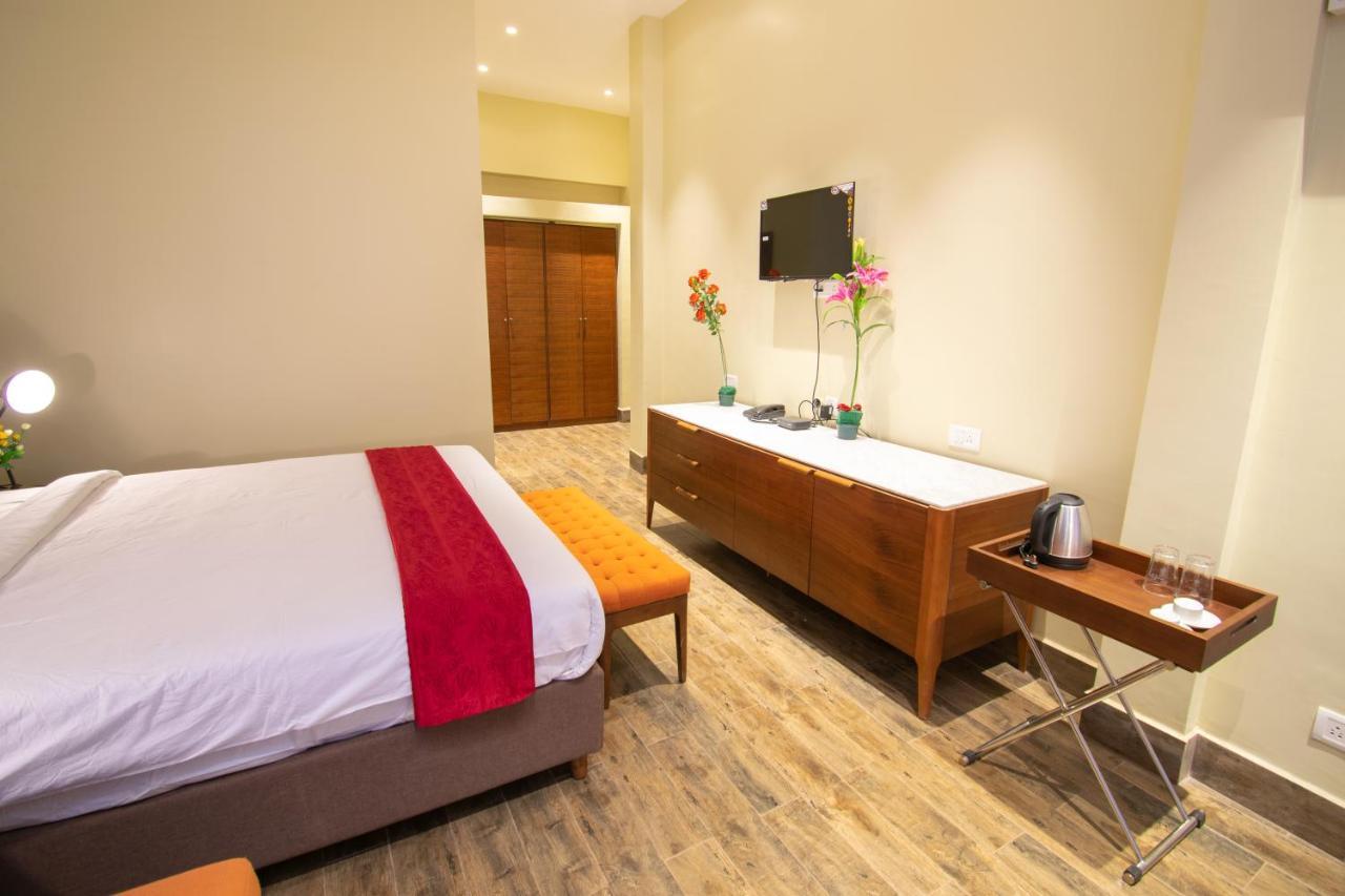 Octave Rococco Morjim Hotel Pernem Bagian luar foto