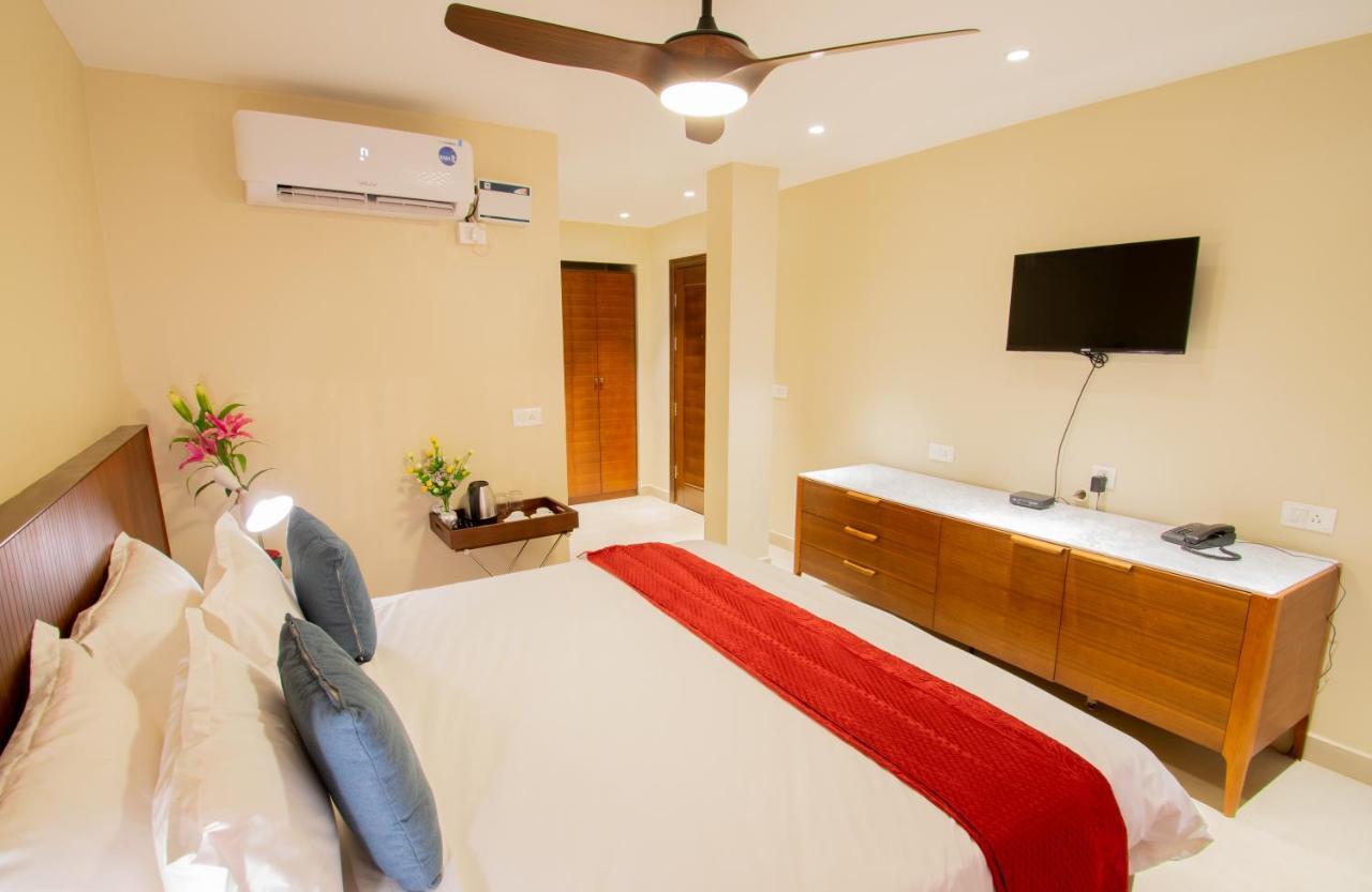Octave Rococco Morjim Hotel Pernem Bagian luar foto