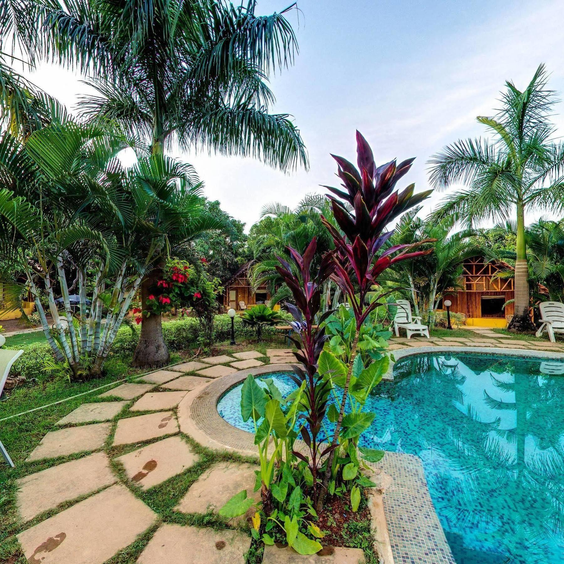 Octave Rococco Morjim Hotel Pernem Bagian luar foto