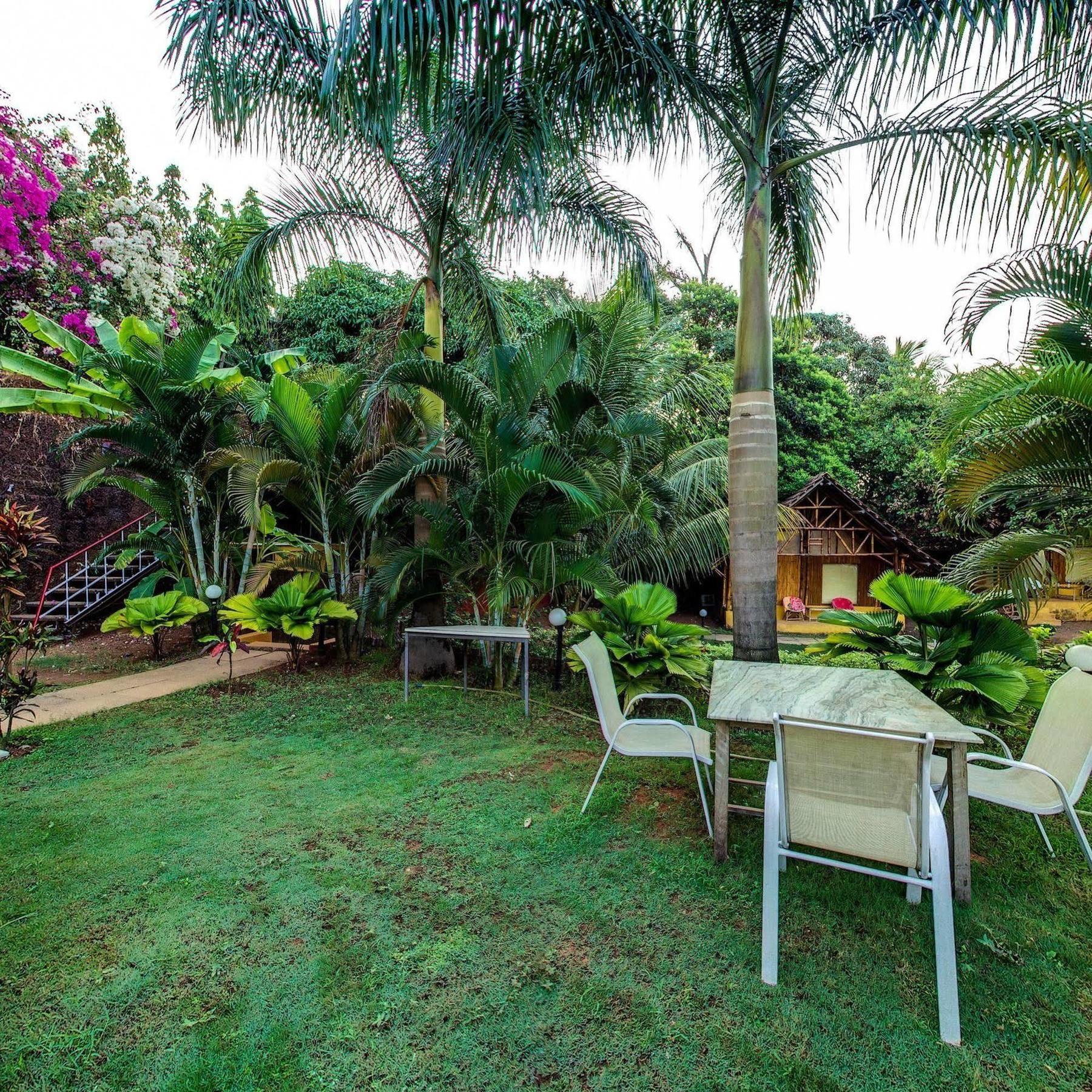 Octave Rococco Morjim Hotel Pernem Bagian luar foto
