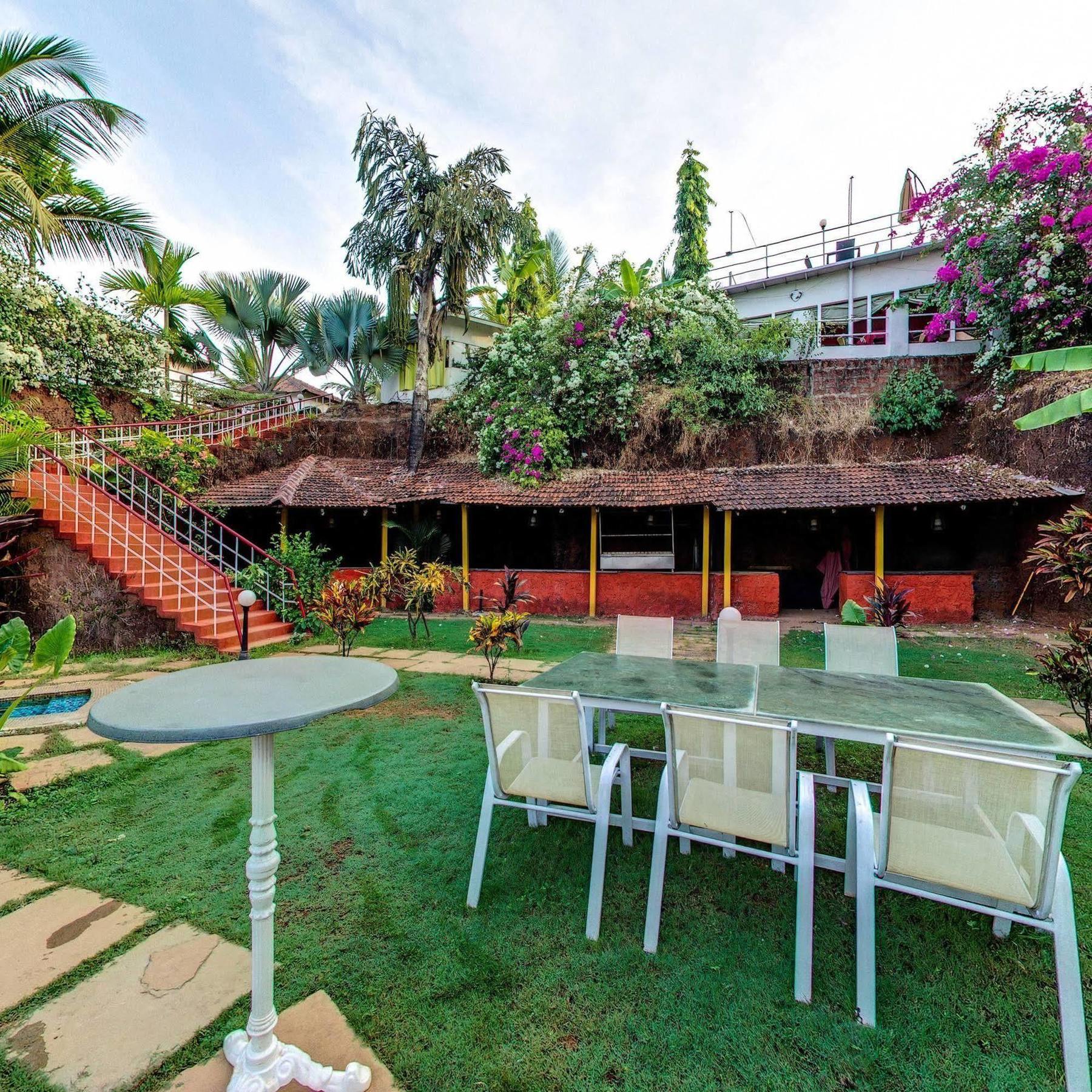 Octave Rococco Morjim Hotel Pernem Bagian luar foto